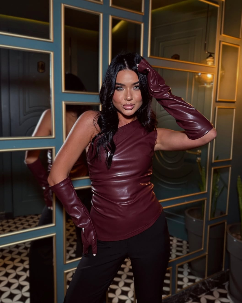 CARMINE | ENSEMBLE HAUT ET GANTS À UNE ÉPAULE