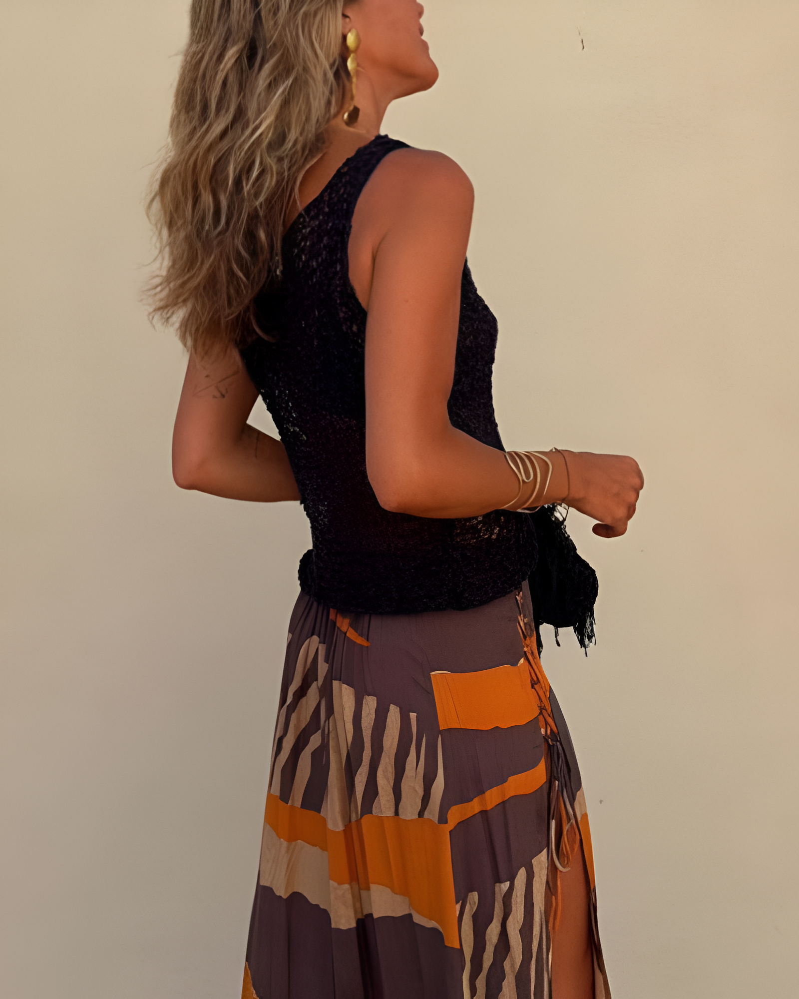 SOLENA RAY | TEXTURED V-NECK TOP
