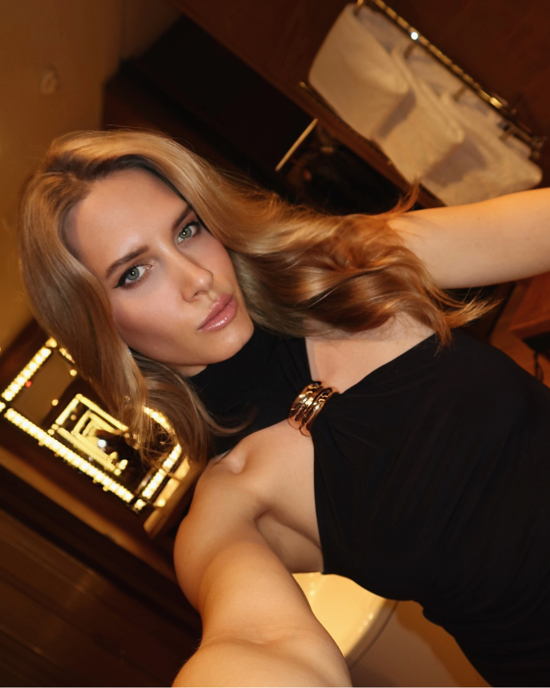 KENDRA | HIGH NECK RING TOP