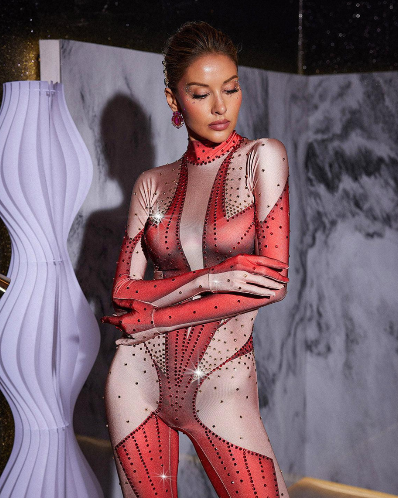 SYLVARÉ | COMBINAISON ROUGE AVEC PIERRE SCULPTÉE