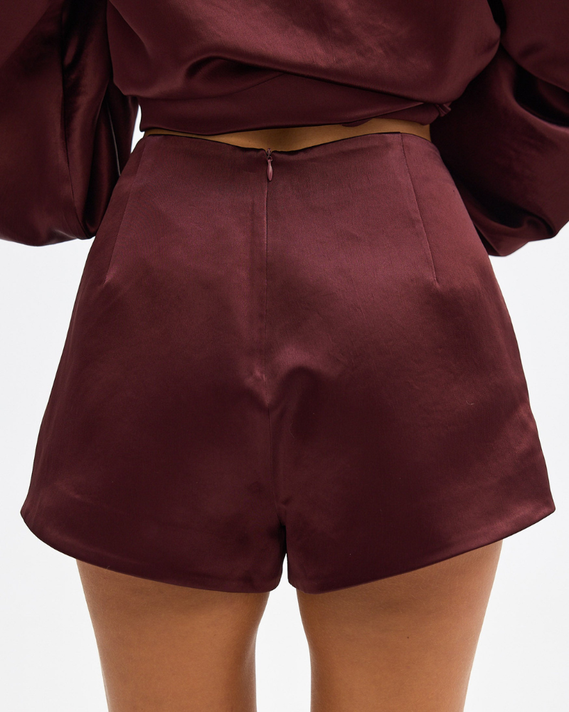 SOLENE | BOW DETAIL SATIN SHORT