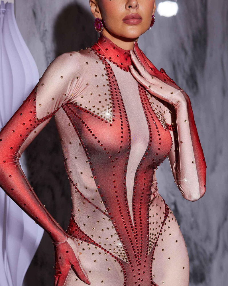 SYLVARÉ | COMBINAISON ROUGE AVEC PIERRE SCULPTÉE