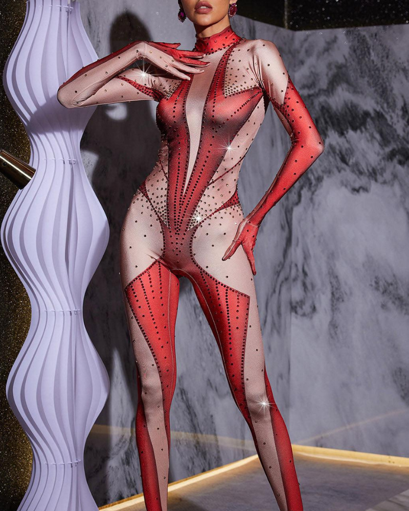 SYLVARÉ | COMBINAISON ROUGE AVEC PIERRE SCULPTÉE